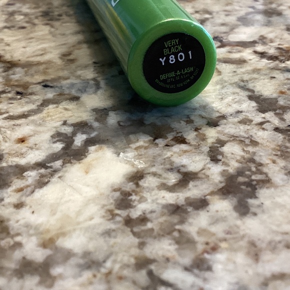 MAYBELLINE Define a lash mascara Very Black - Picture 2 of 2